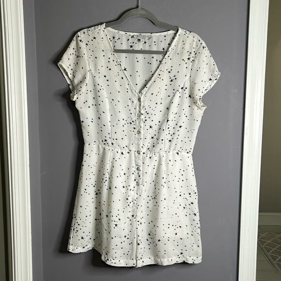 Hayden LA White Romper With Black Star Print Short Sleeves Size Large - Picture 11 of 11